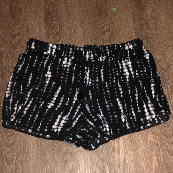 Patterned Shorts - Picture 1 of 2